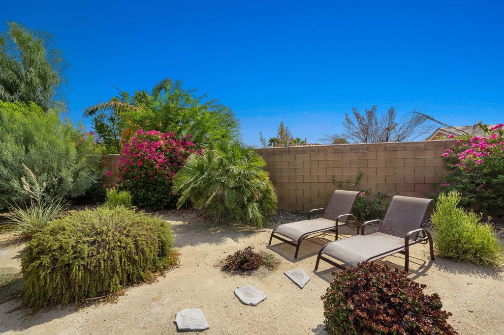 60224 Honeysuckle Street Property Photo 20
