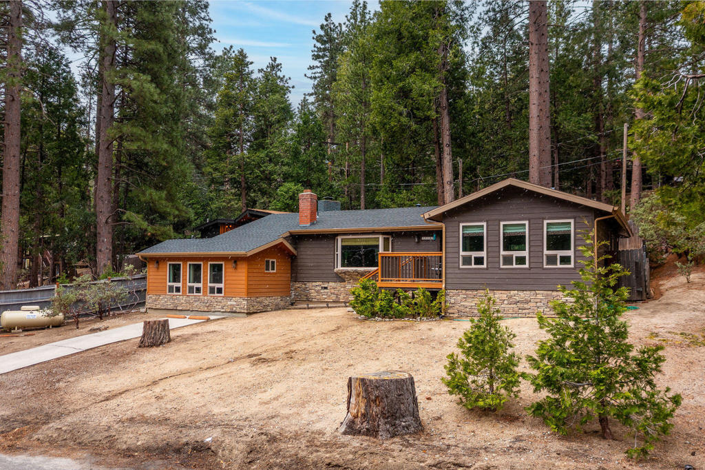 25169 Franklin Drive Property Photo 1