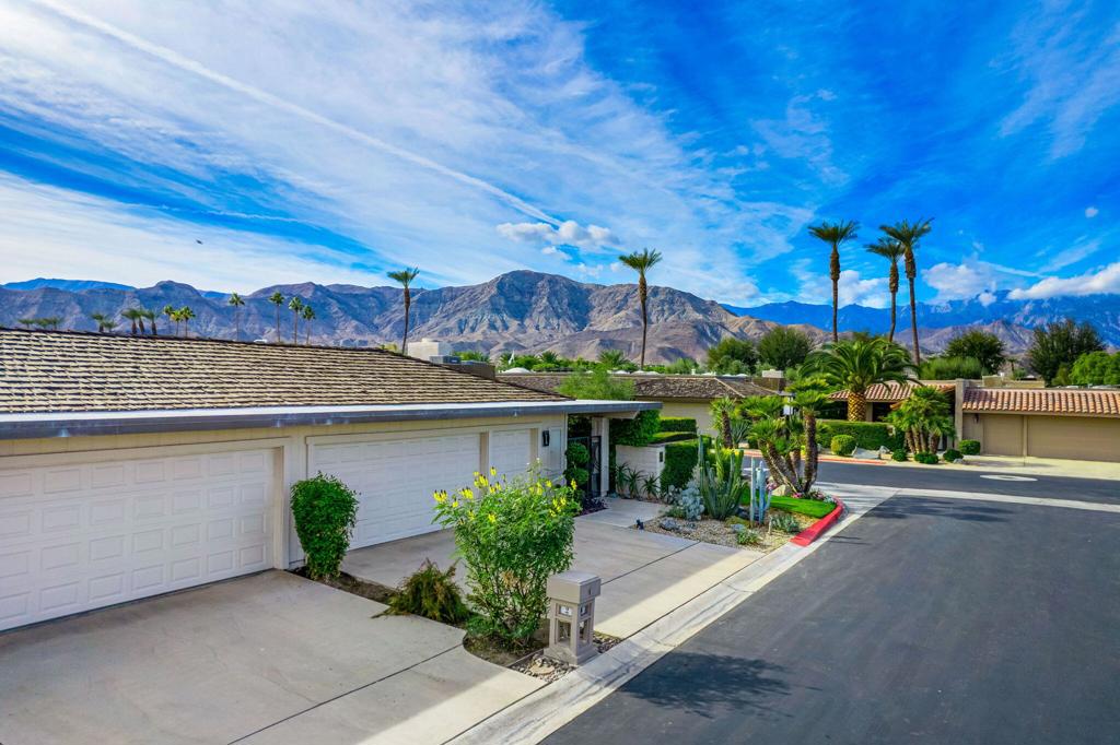 1 Briarcliff Court Property Photo 2