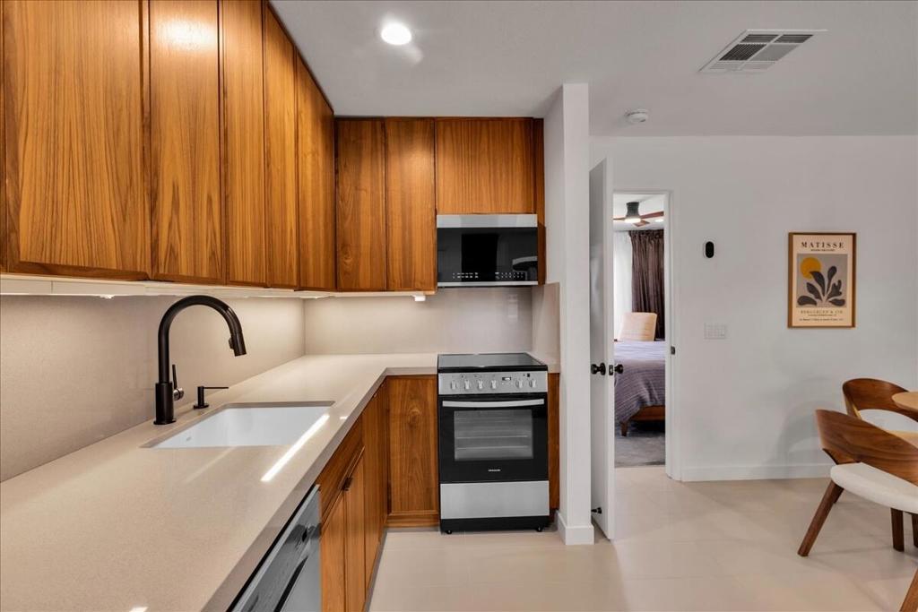 470 S Calle Encilia B14 Property Photo 5