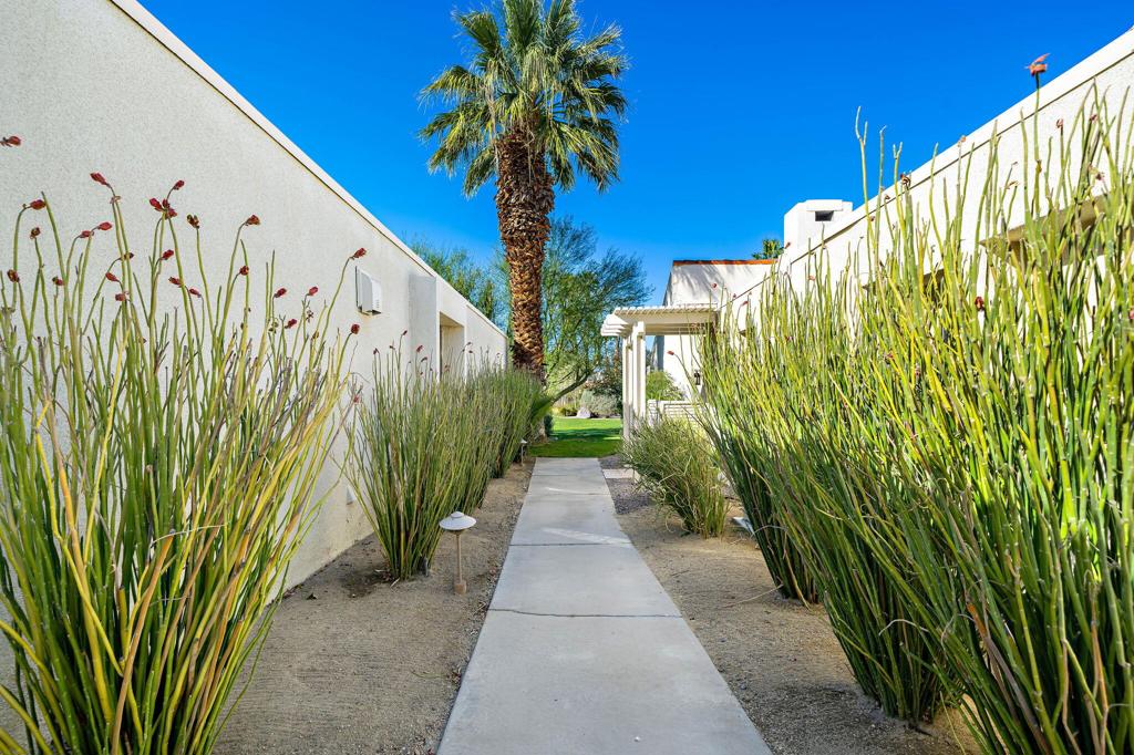 34740 Mission Hills Drive Property Photo 3