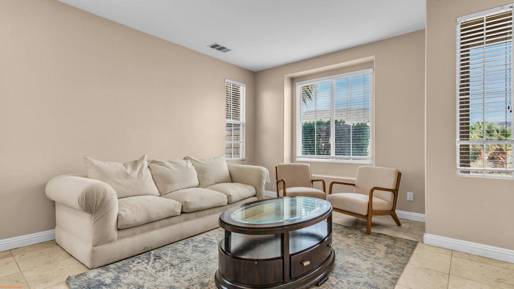 37523 Durwent Drive Property Photo 4