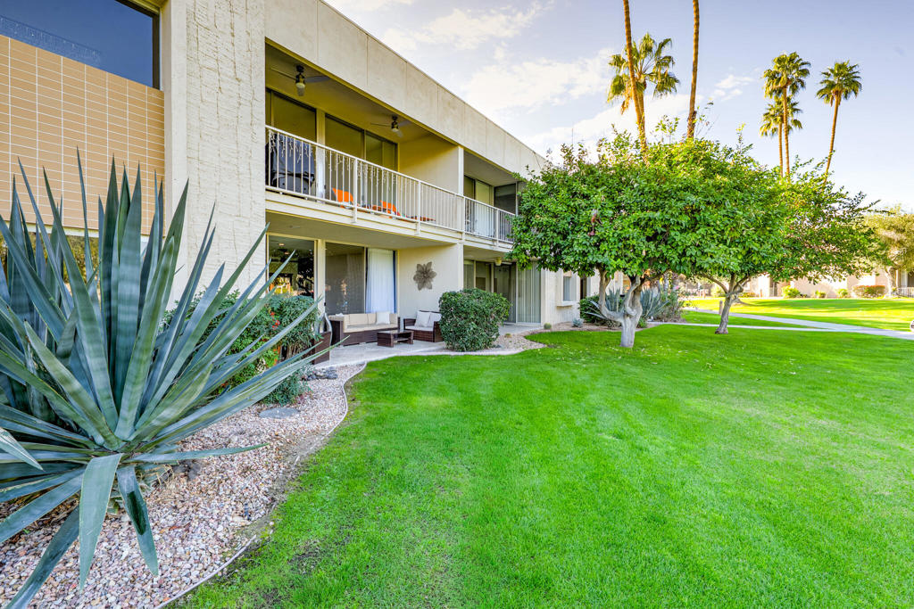 449 Desert Lakes Drive Property Photo 1