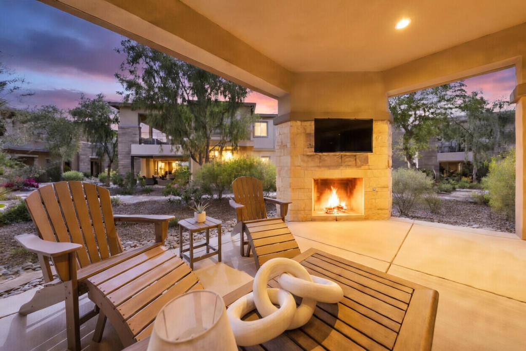 1702 Retreat Circle Property Photo 1