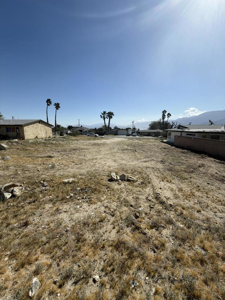 65952 5th Street Property Photo 2