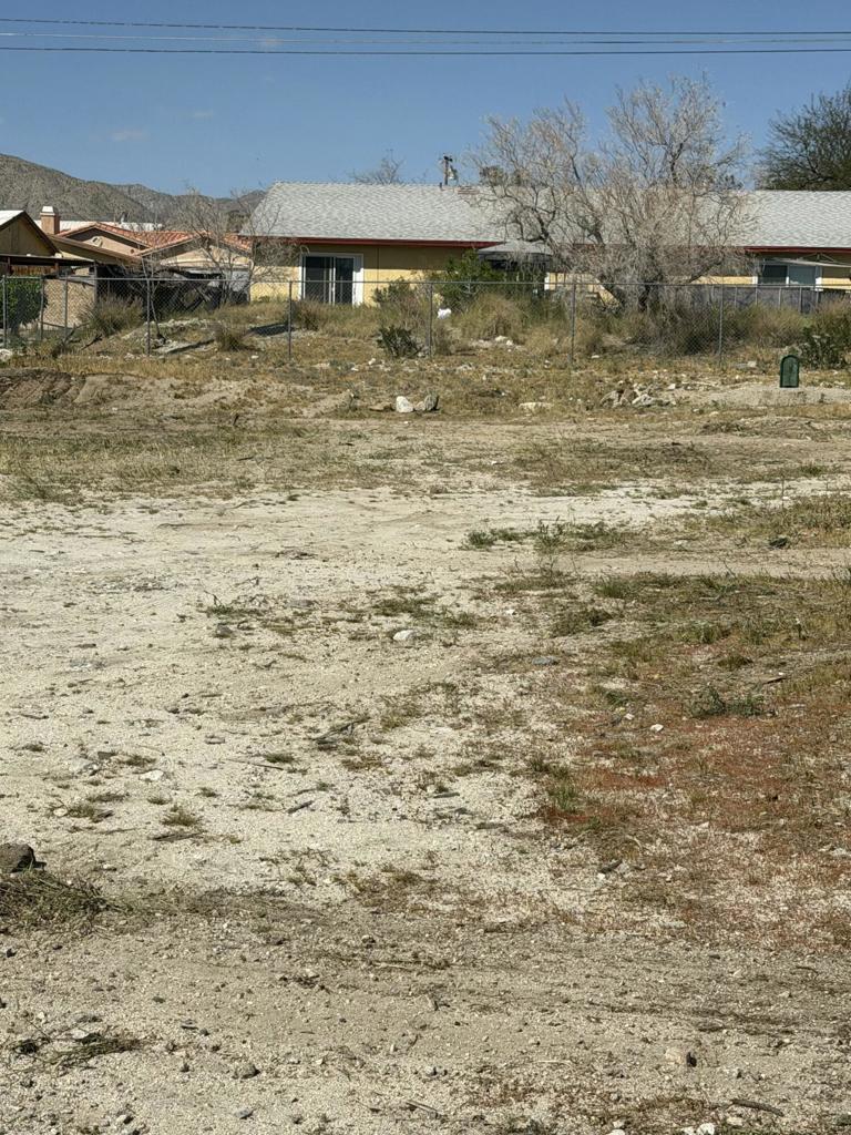 65952 5th Street Property Photo 3