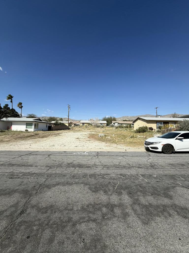 65952 5th Street Property Photo 4