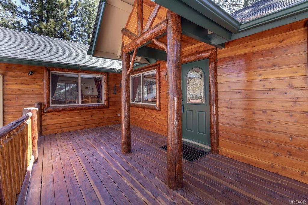42779 Castlewood Road Property Photo 4