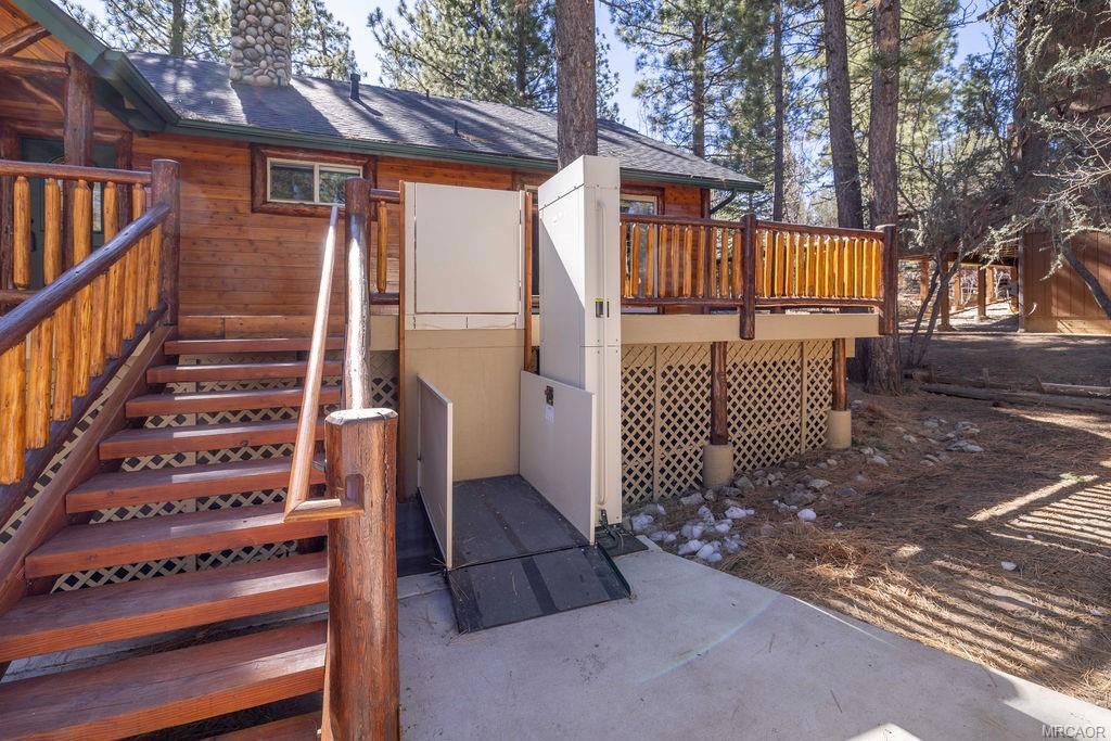 42779 Castlewood Road Property Photo 6