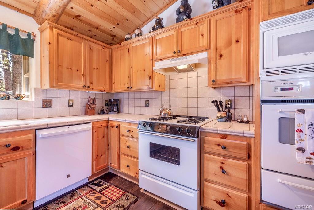 42779 Castlewood Road Property Photo 15