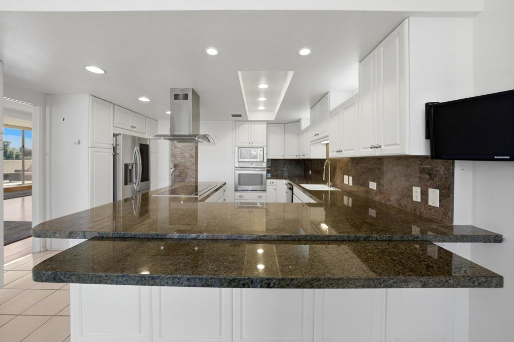 899 Island Drive 401 Property Photo 15