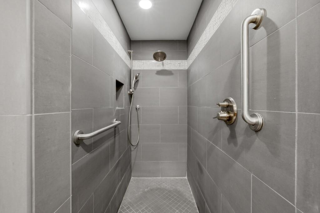 899 Island Drive 401 Property Photo 25