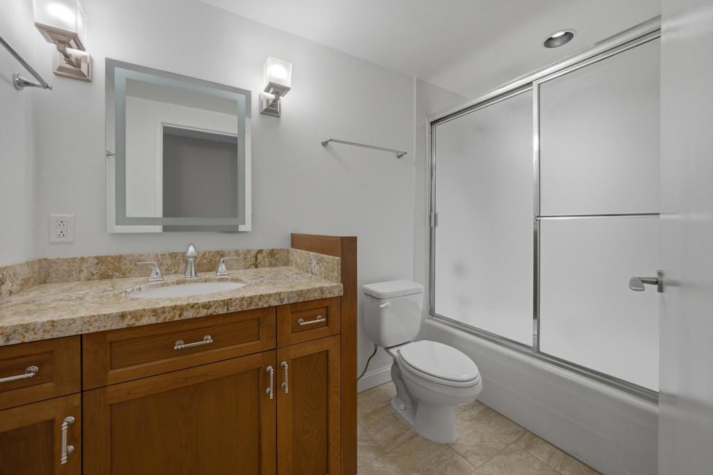 899 Island Drive 401 Property Photo 32