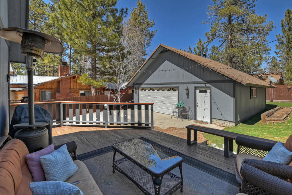 40138 Hillcrest Drive Property Photo 2