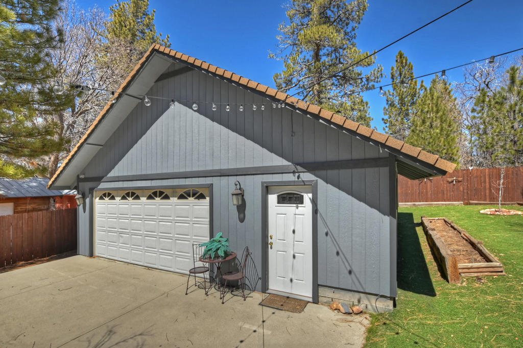 40138 Hillcrest Drive Property Photo 12