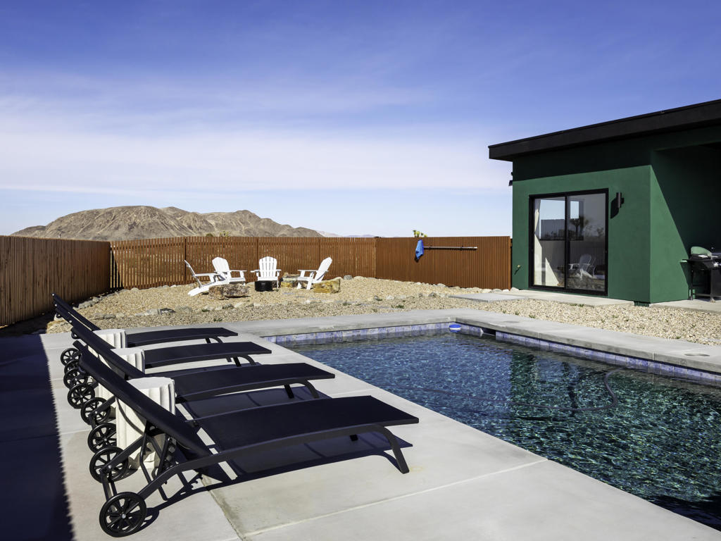 59130 Reche Road Property Photo 4