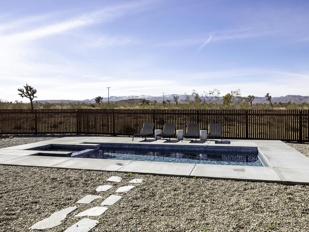59130 Reche Road Property Photo 42