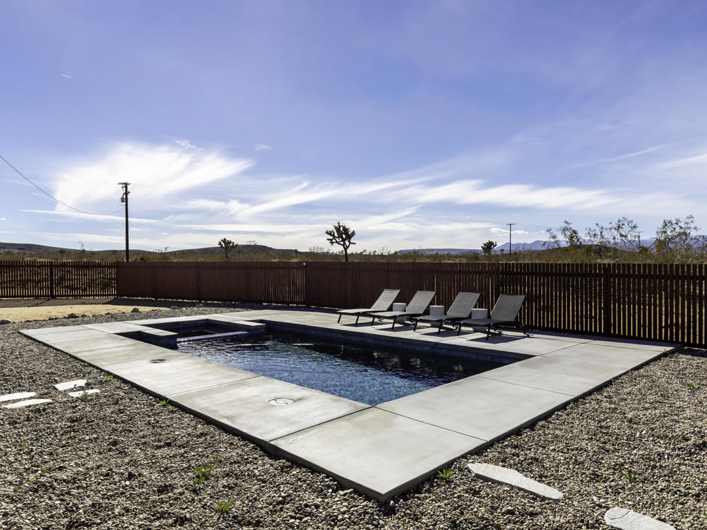 59130 Reche Road Property Photo 49