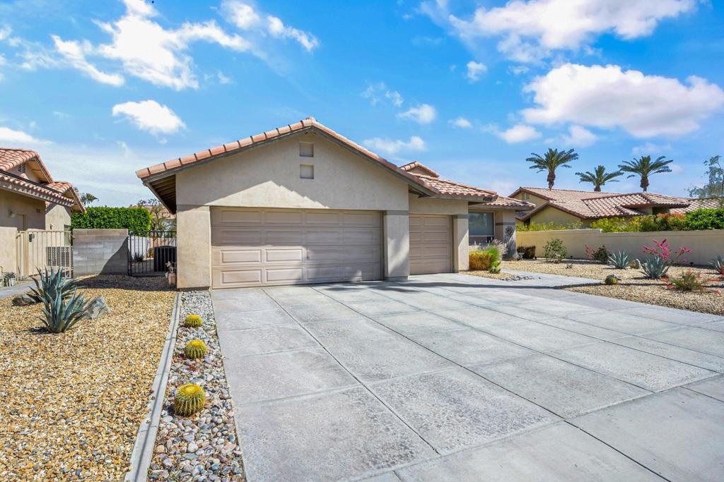 40180 Eastwood Lane Property Photo 1