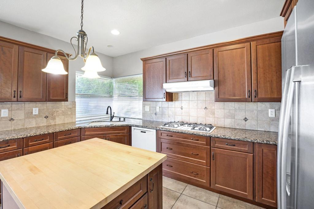 40180 Eastwood Lane Property Photo 4