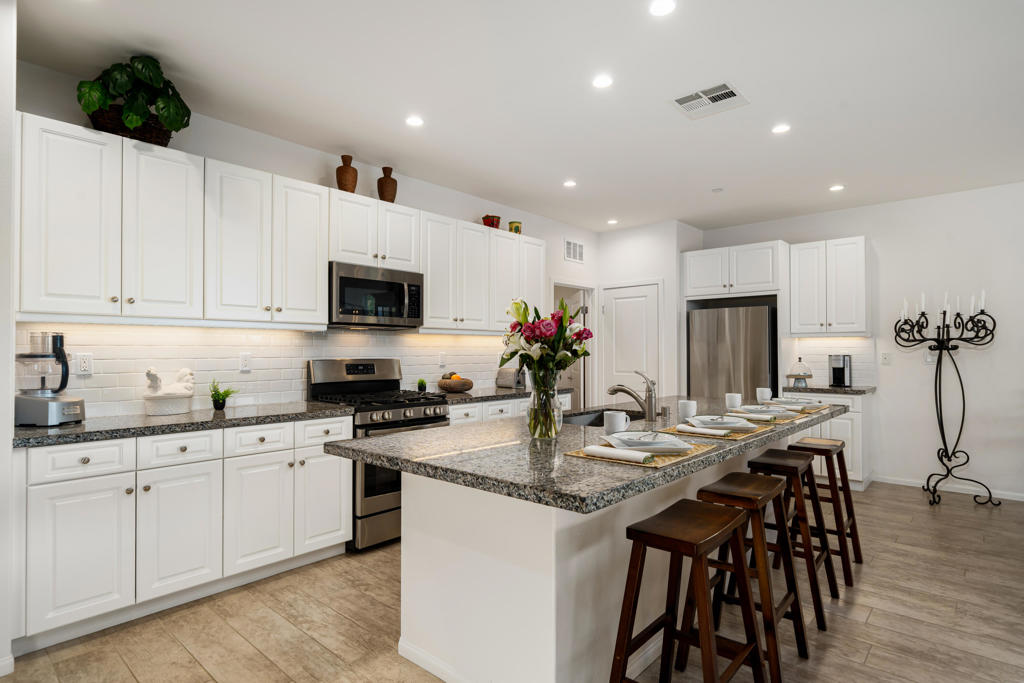82395 Murray Canyon Drive Property Photo 1