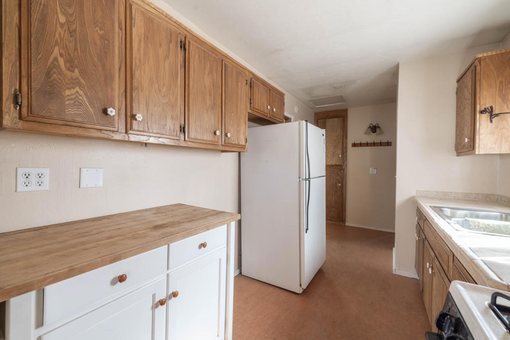 132 Angeles Boulevard Property Photo 10