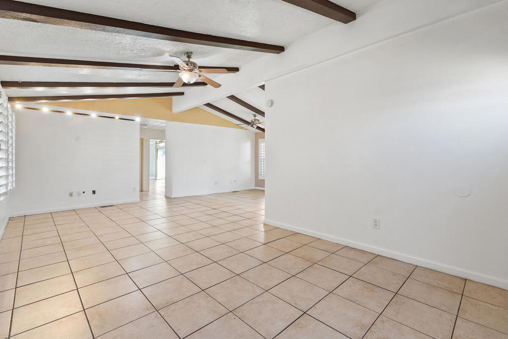40560 Golden Way Property Photo 5