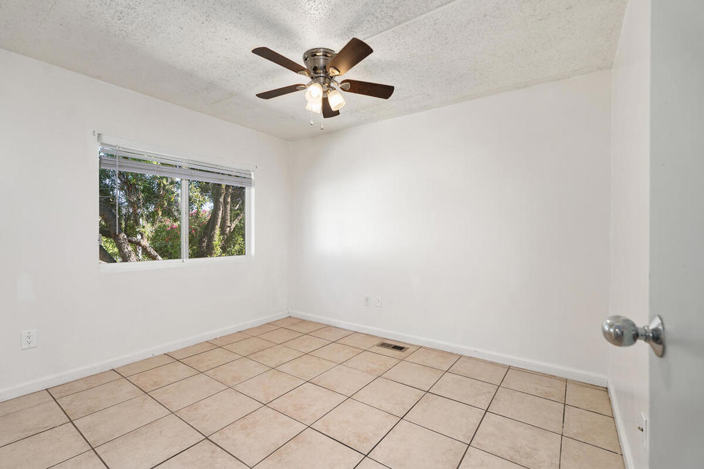 40560 Golden Way Property Photo 12