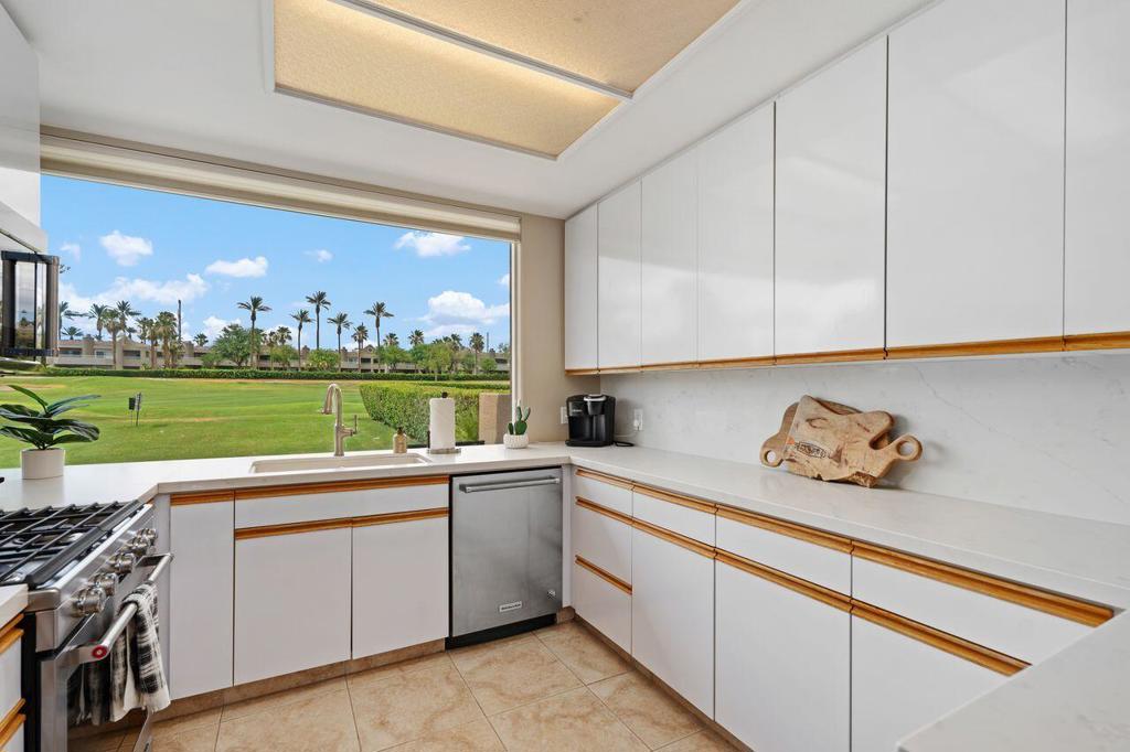 20 Pebble Beach Drive Property Photo 17
