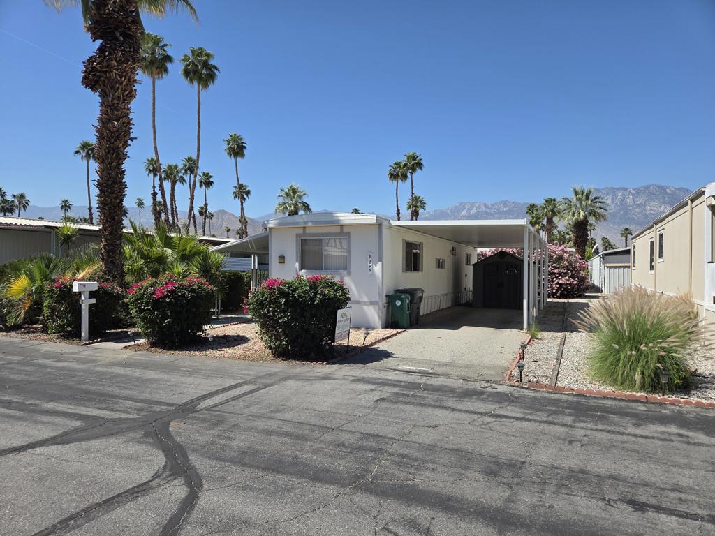 295 Butterfield Property Photo 1