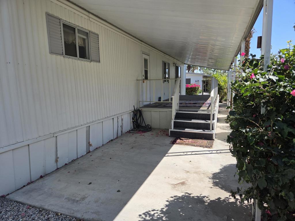 295 Butterfield Property Photo 5