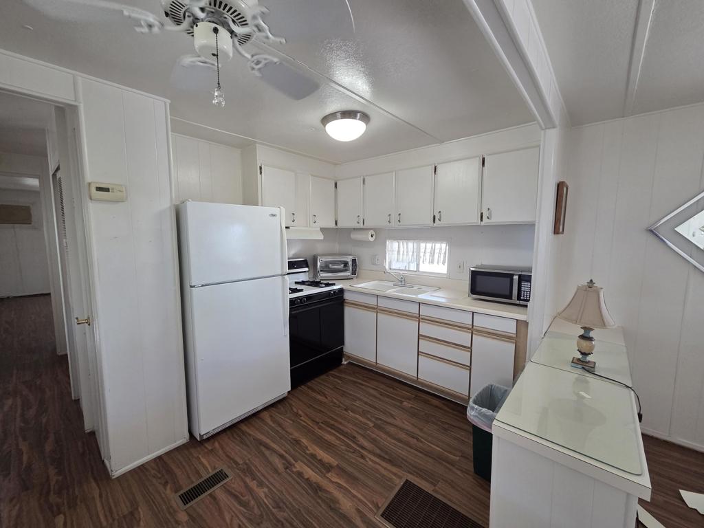 295 Butterfield Property Photo 8