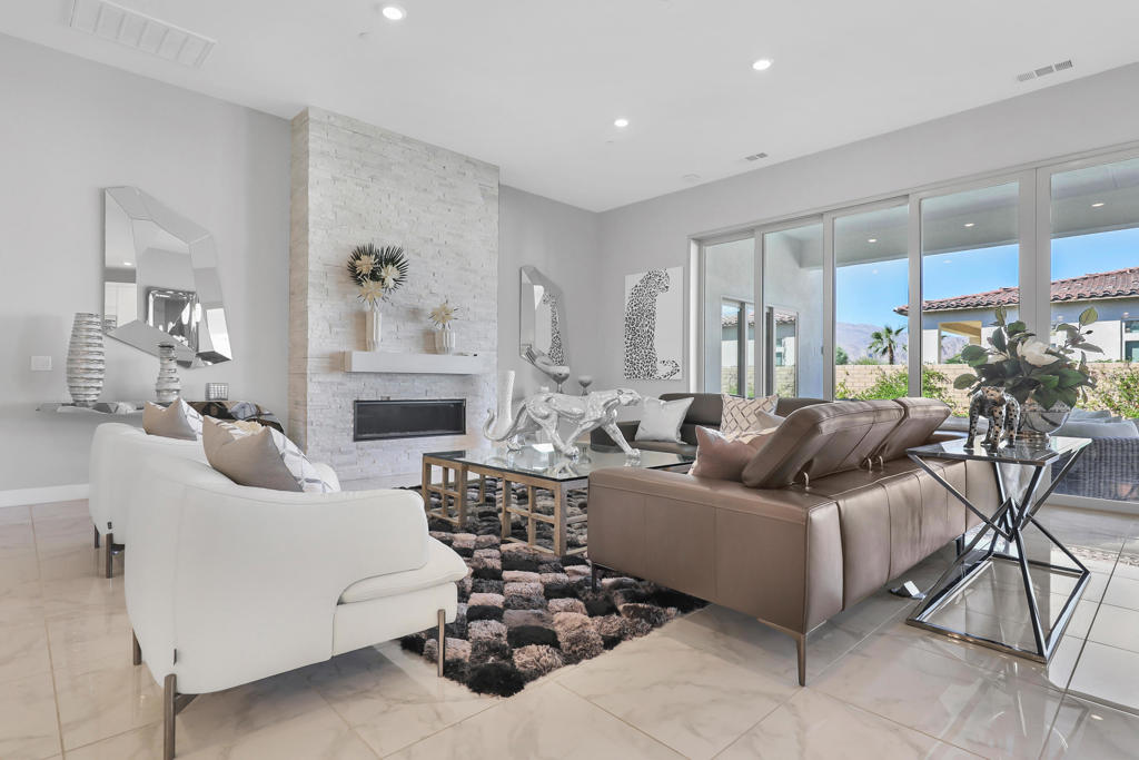 81 695 Thunder Gulch Way Property Photo 3
