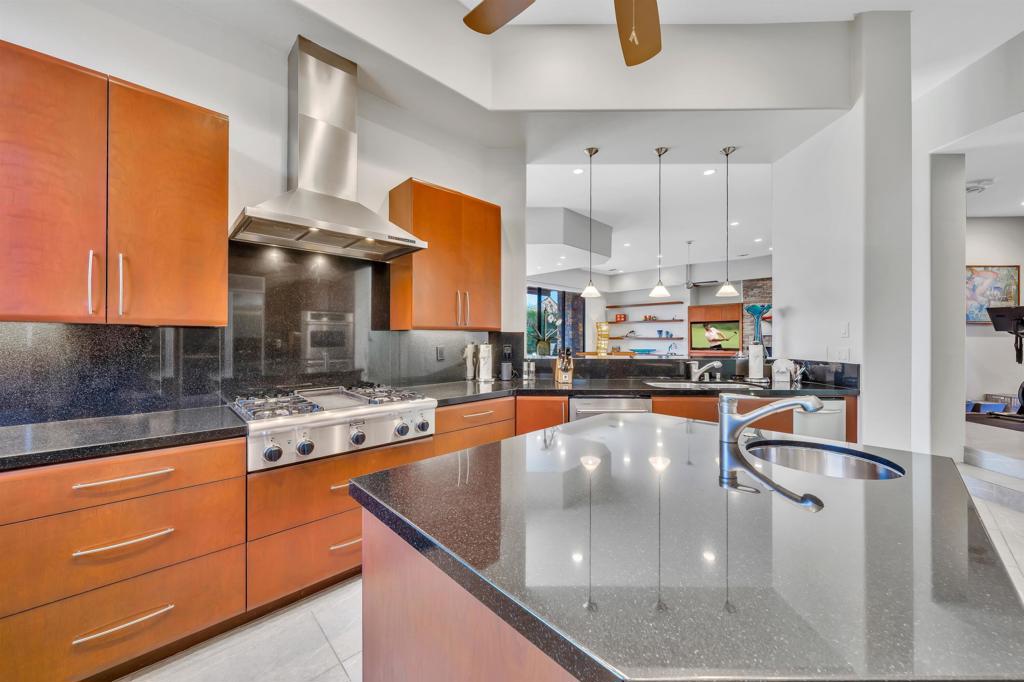 50305 Via Amante Property Photo 8