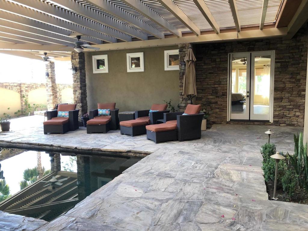 61016 Desert Rose Drive Property Photo 4