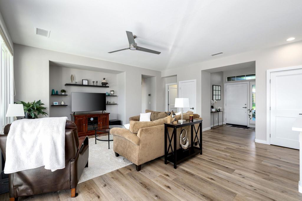 61726 Toro Canyon Way Property Photo 8