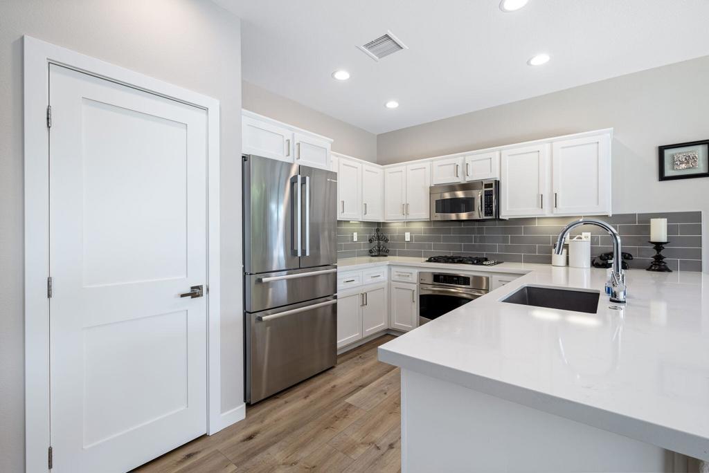 61726 Toro Canyon Way Property Photo 12