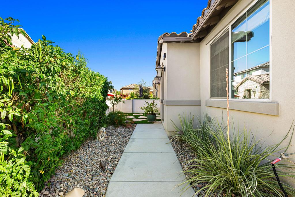 80368 Whisper Rock Way Property Photo 17