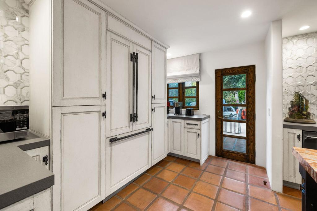 535 N Belardo Road Property Photo 13