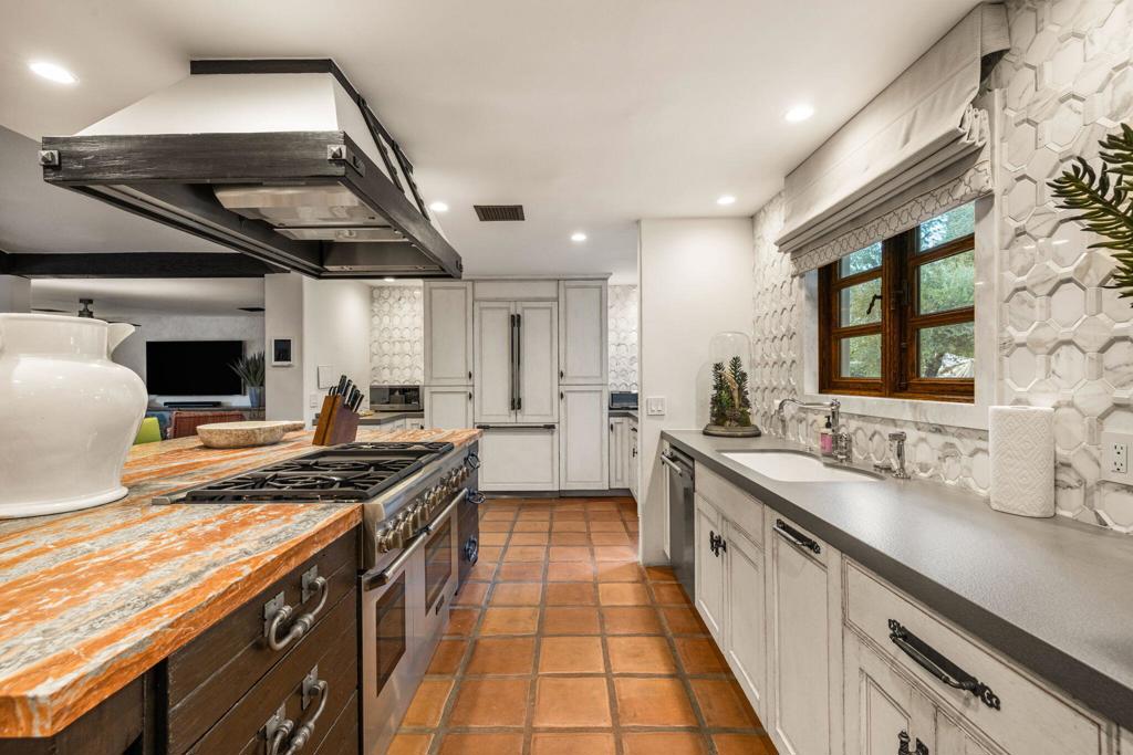 535 N Belardo Road Property Photo 14