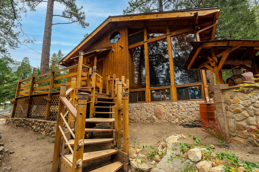 25106 Rim Rock Road Property Photo 3