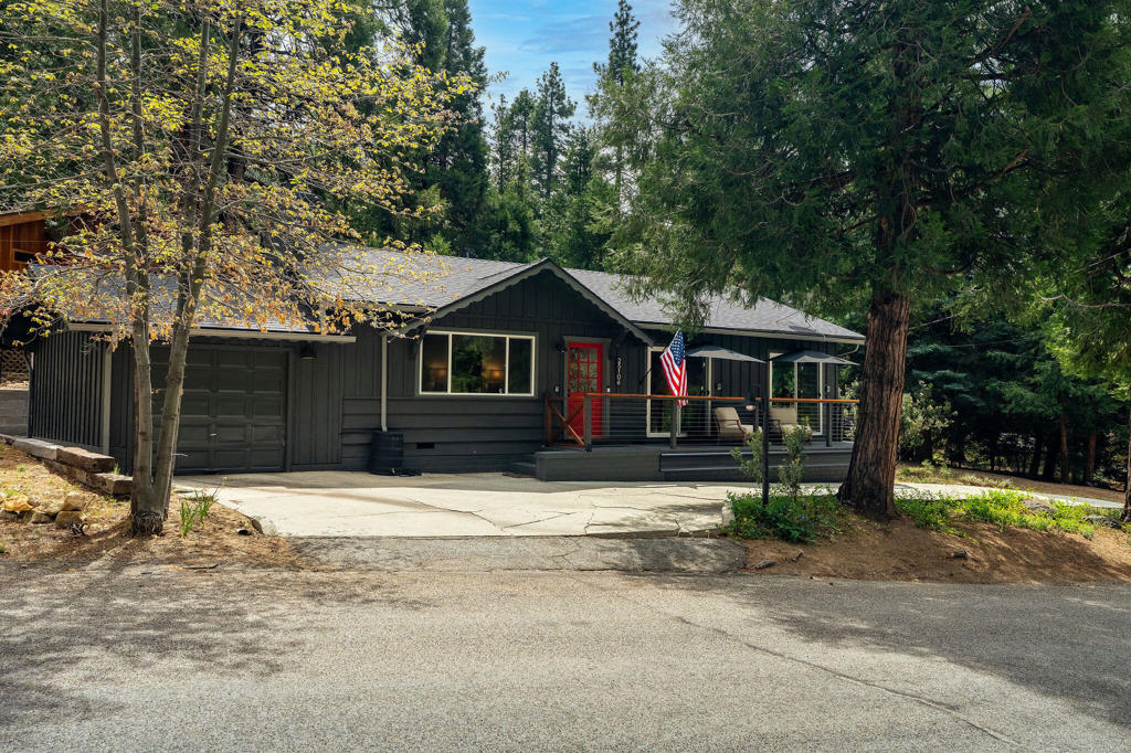 25106 Rim Rock Road Property Photo 4