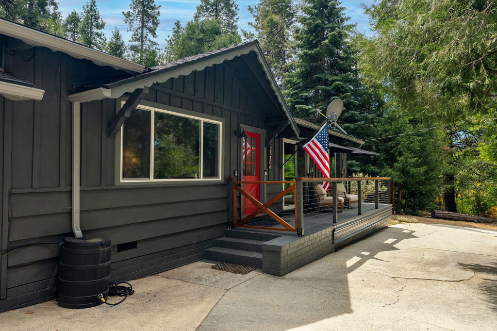 25106 Rim Rock Road Property Photo 5