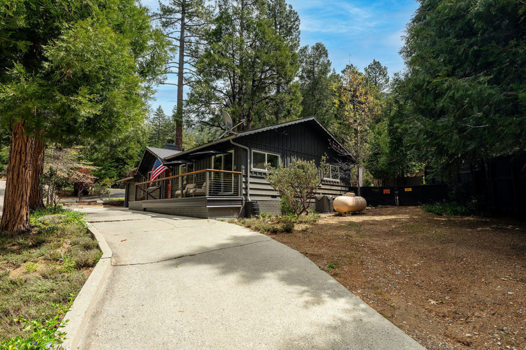 25106 Rim Rock Road Property Photo 6