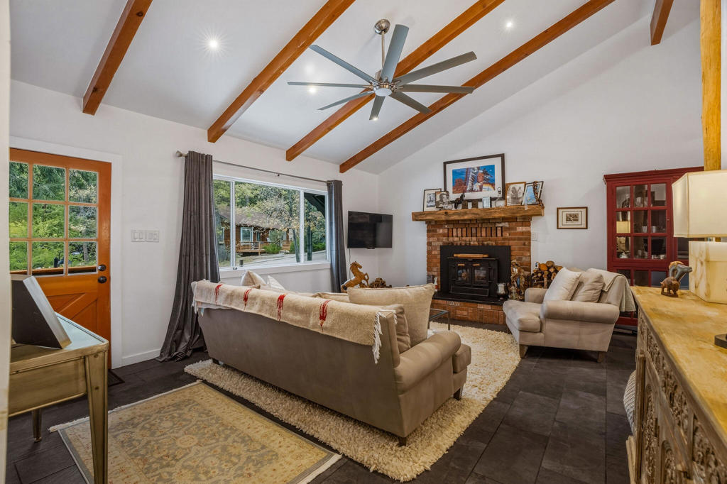 25106 Rim Rock Road Property Photo 9