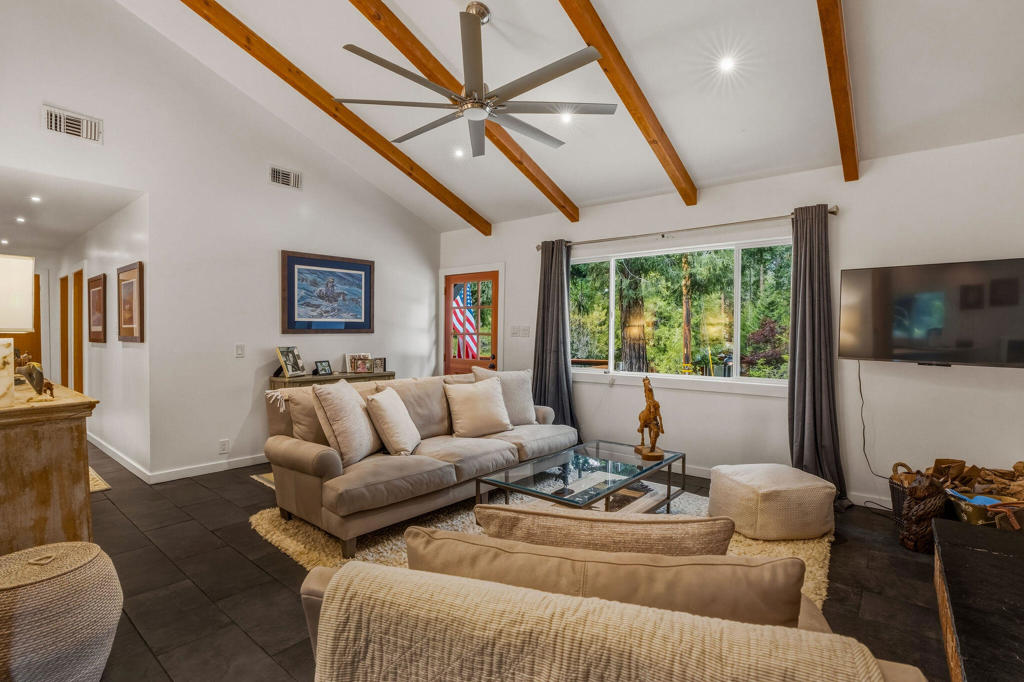 25106 Rim Rock Road Property Photo 10