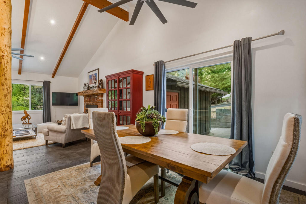 25106 Rim Rock Road Property Photo 16