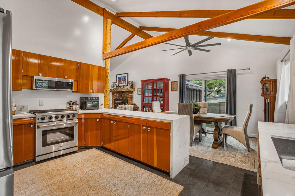 25106 Rim Rock Road Property Photo 19