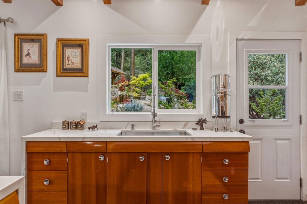 25106 Rim Rock Road Property Photo 20