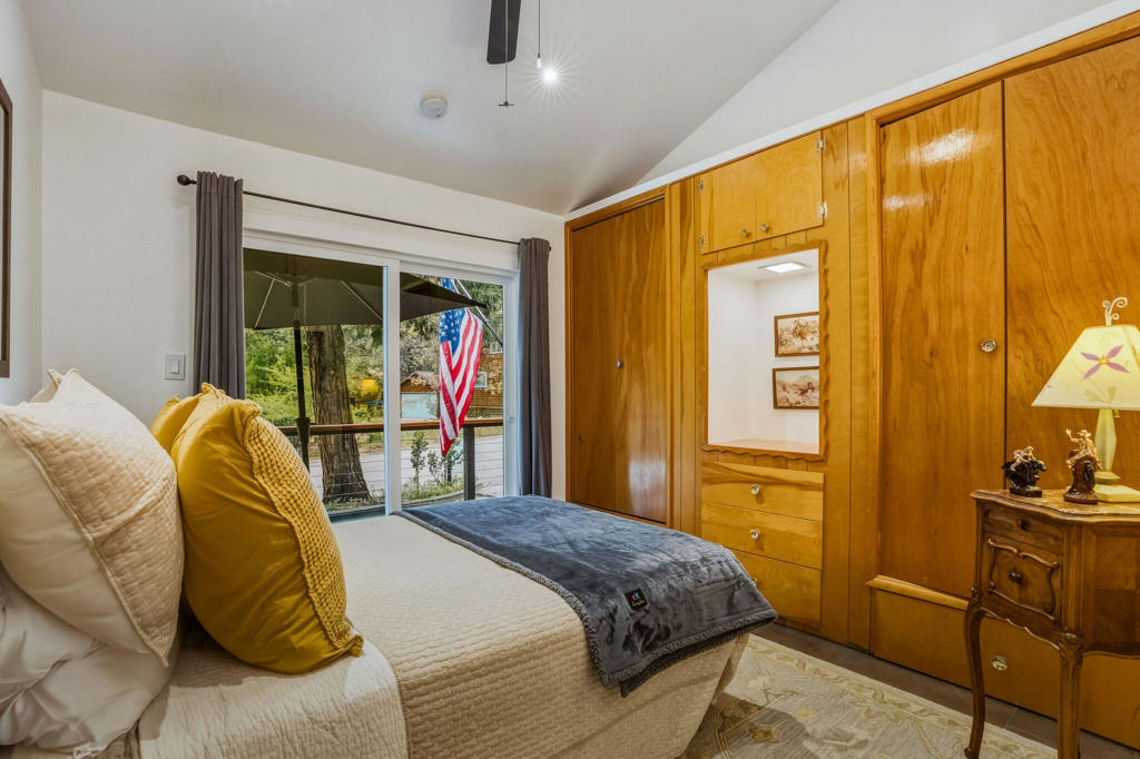 25106 Rim Rock Road Property Photo 23